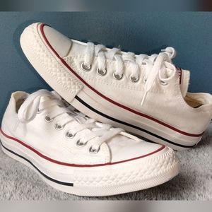 White Chuck Taylors Converse Like NEW